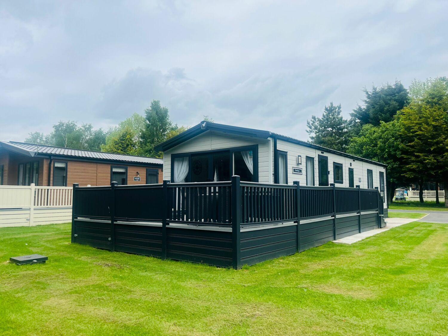 Country Cabin With Hot Tub York Eksteriør billede